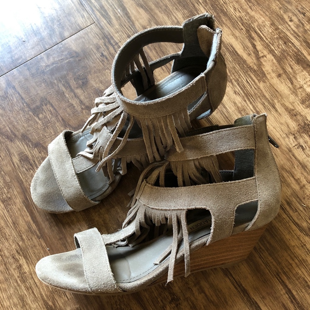 Steve Madden amayya suede fringe wedge sandals